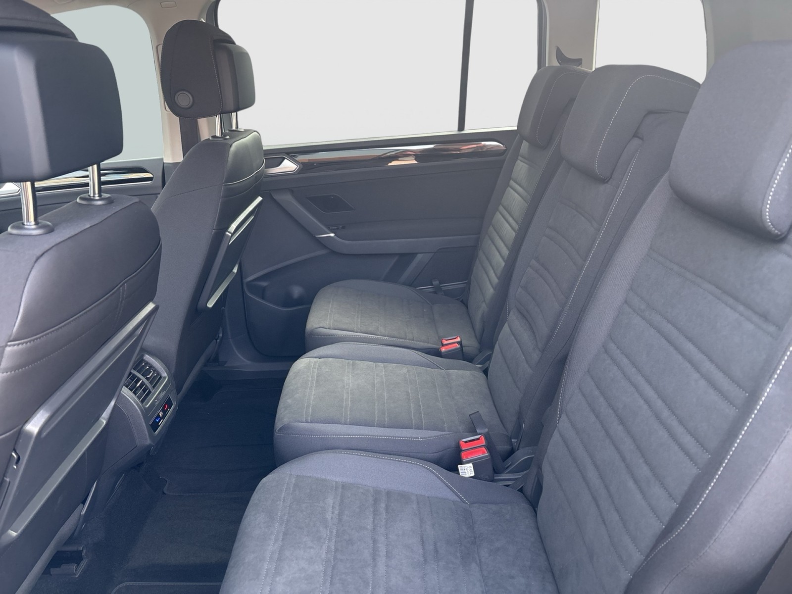 Volkswagen Touran 2.0 HIGHLINE AHK ACC LM17 NAVI CARPLAY