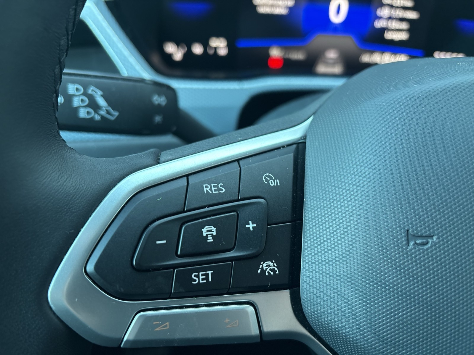 Volkswagen Touran 1.5 GOAL 7SITZE CAM ACC E-KLAPPE NAVI ALU