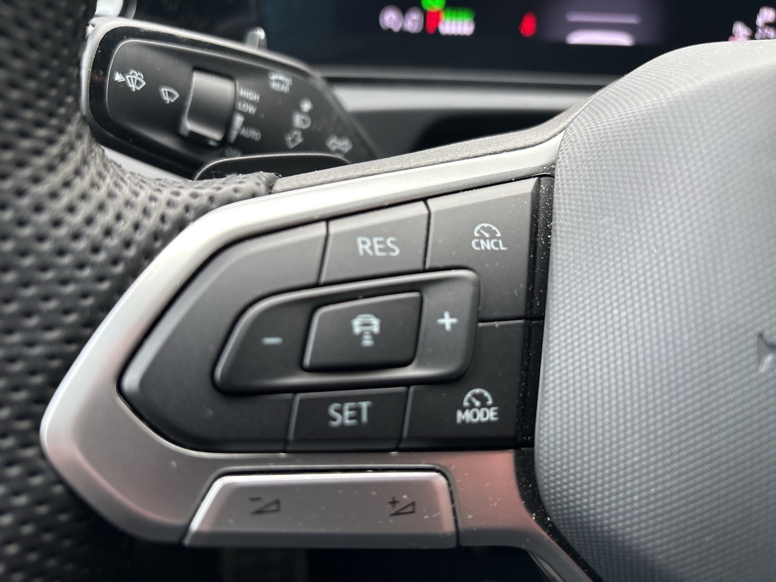 Volkswagen Tiguan 1.5 HYBRID R-LINE BLACK STYLE AHK 360°CAM