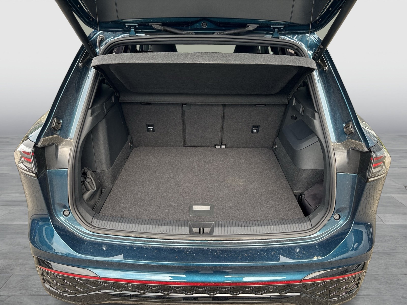 Volkswagen Tiguan 1.5 HYBRID R-LINE BLACK STYLE AHK 360°CAM