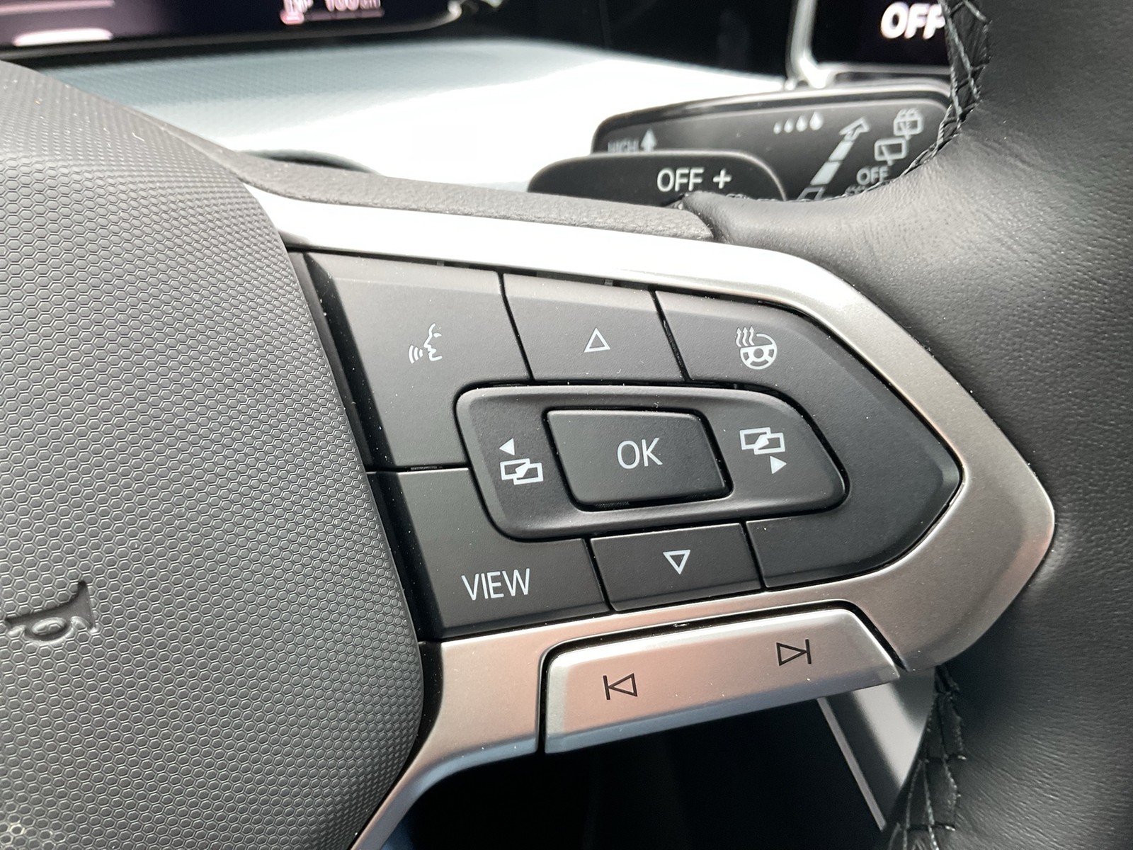 Volkswagen Golf Variant VIII 1.5 eTSI GOAL CAM ACC LM17 NAVI