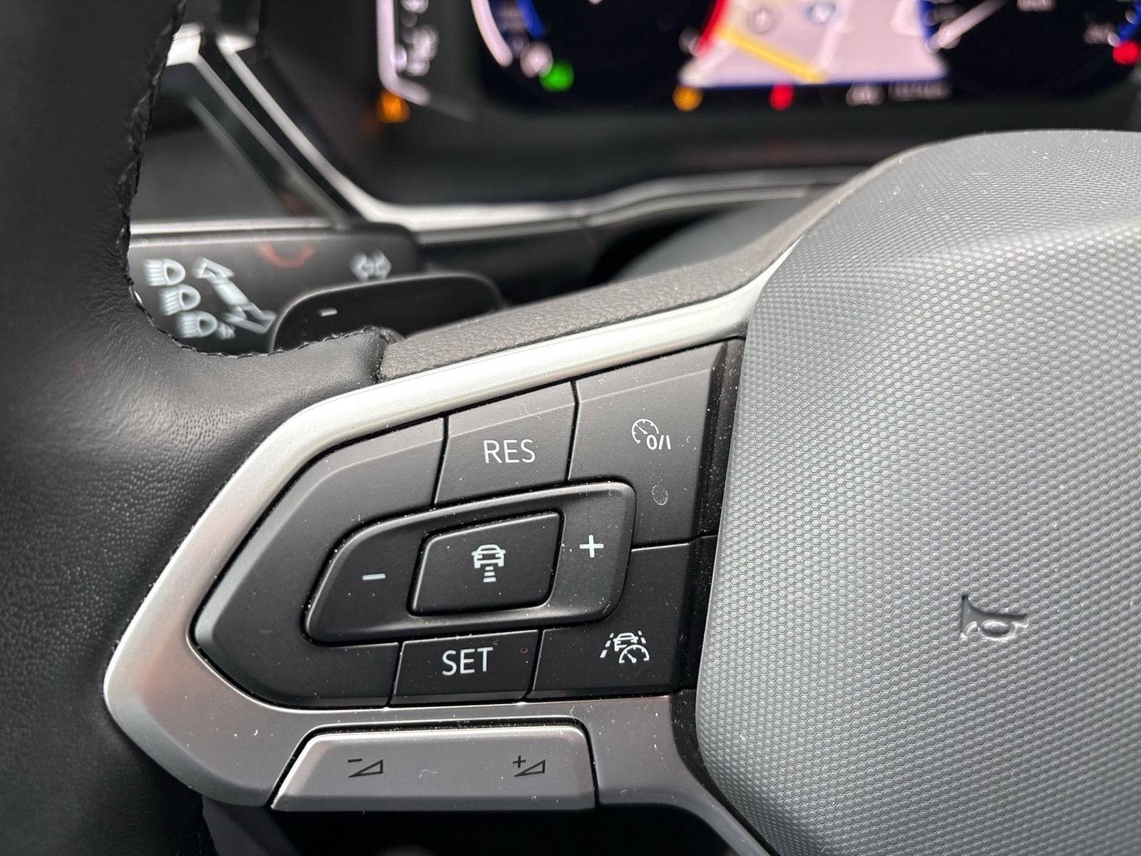 Volkswagen Touran 2.0 HIGHLINE PANO AHK ACC LM17 E-KLAPPE