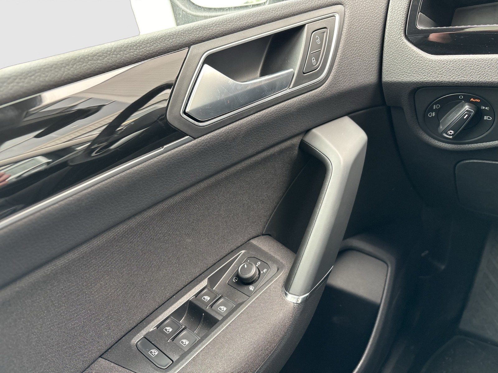 Volkswagen Touran 2.0 HIGHLINE PANO AHK ACC LM17 E-KLAPPE