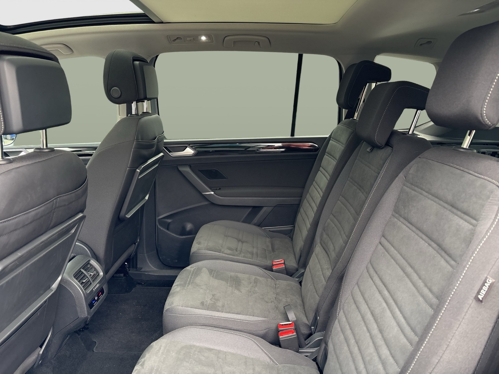 Volkswagen Touran 2.0 HIGHLINE PANO AHK ACC LM17 E-KLAPPE