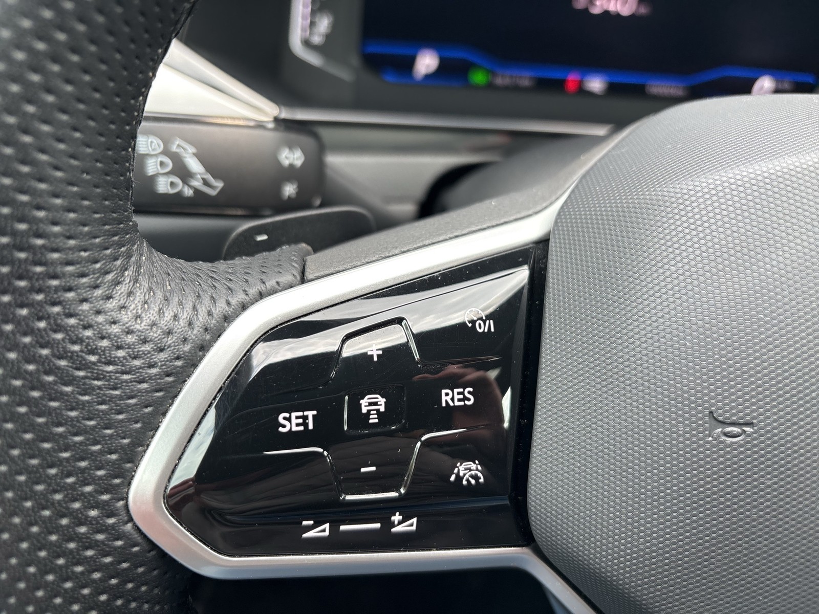 Volkswagen Arteon 2.0 R-LINE 4X4 PANO H.KARDON AHK KAMERA