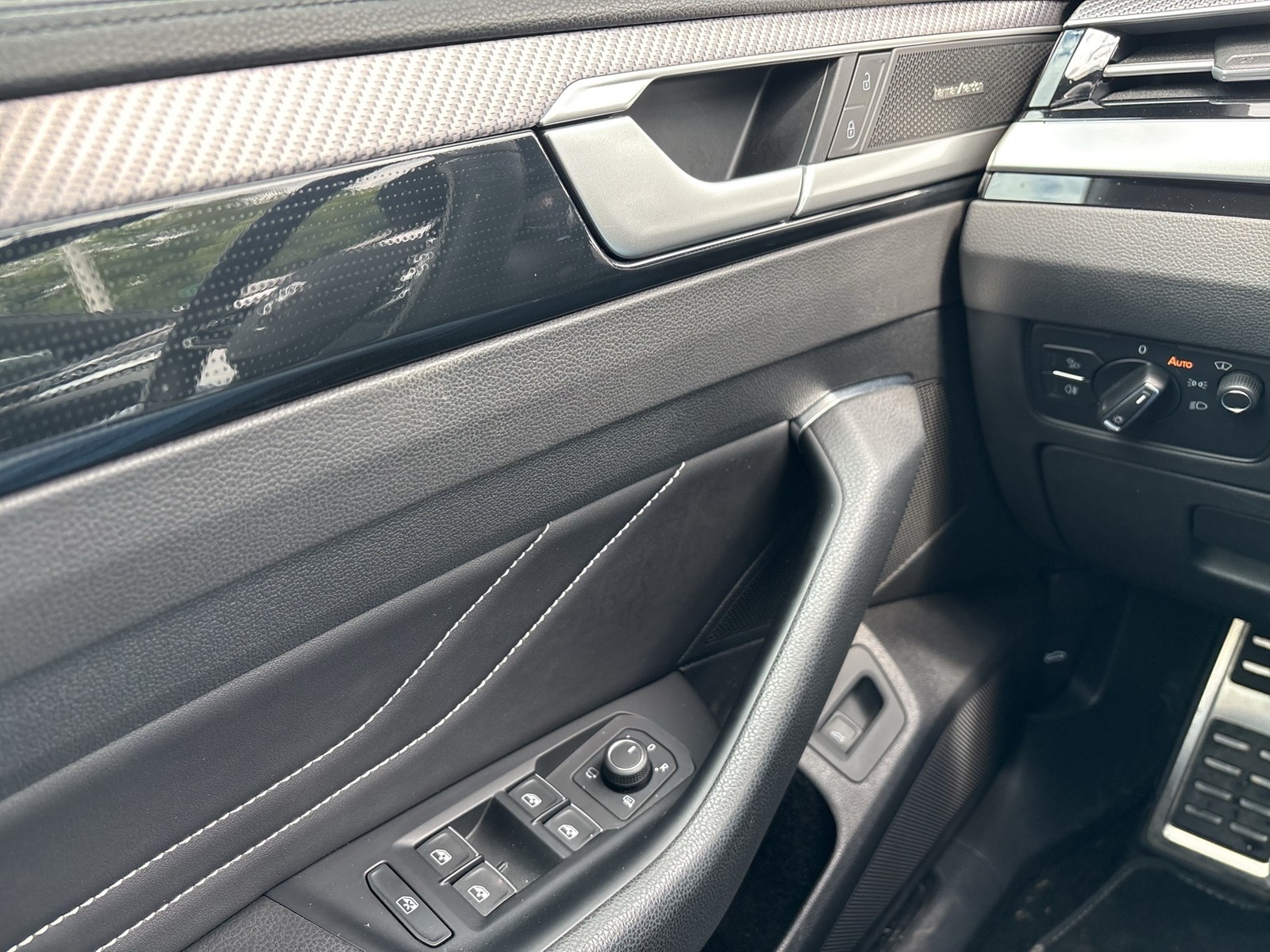 Volkswagen Arteon 2.0 R-LINE 4X4 PANO H.KARDON AHK KAMERA