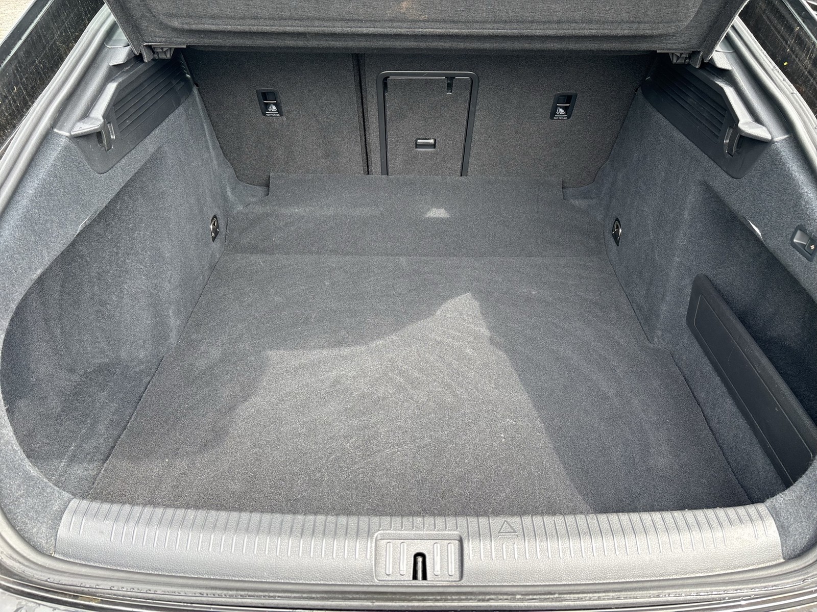 Volkswagen Arteon 2.0 R-LINE 4X4 PANO H.KARDON AHK KAMERA