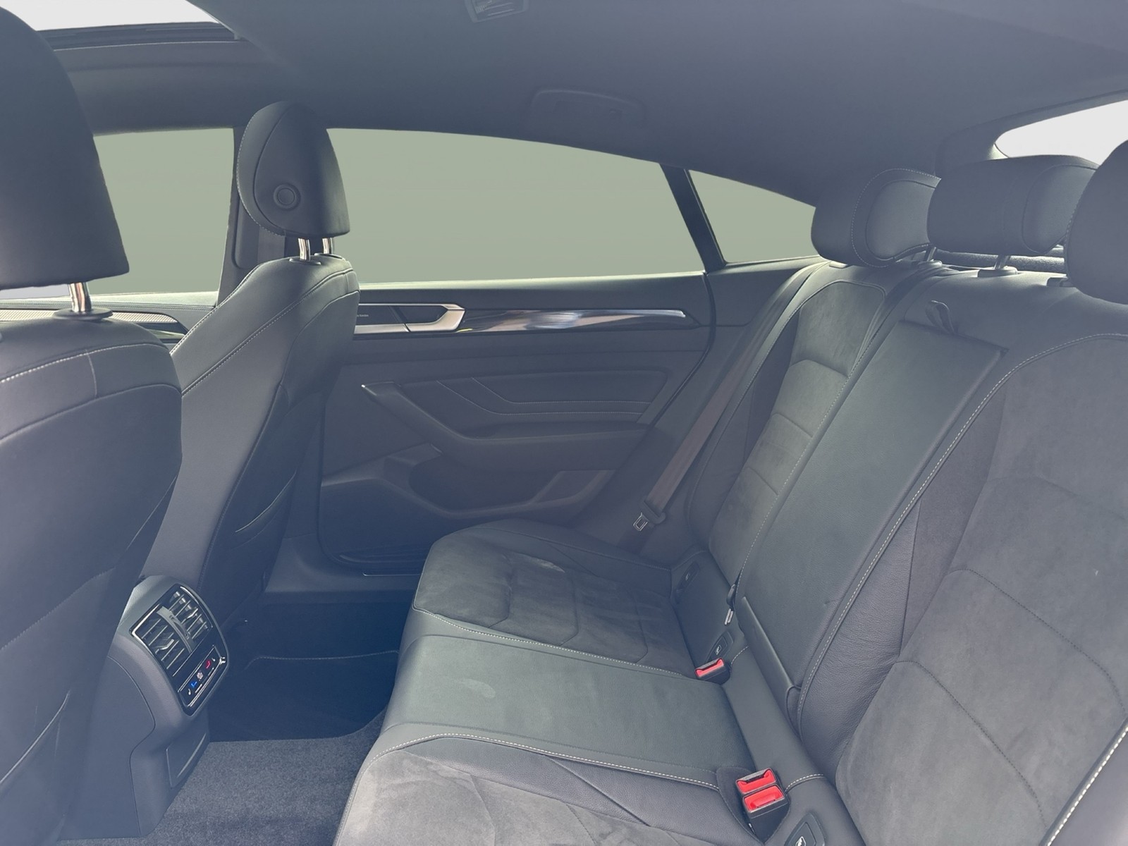 Volkswagen Arteon 2.0 R-LINE 4X4 PANO H.KARDON AHK KAMERA