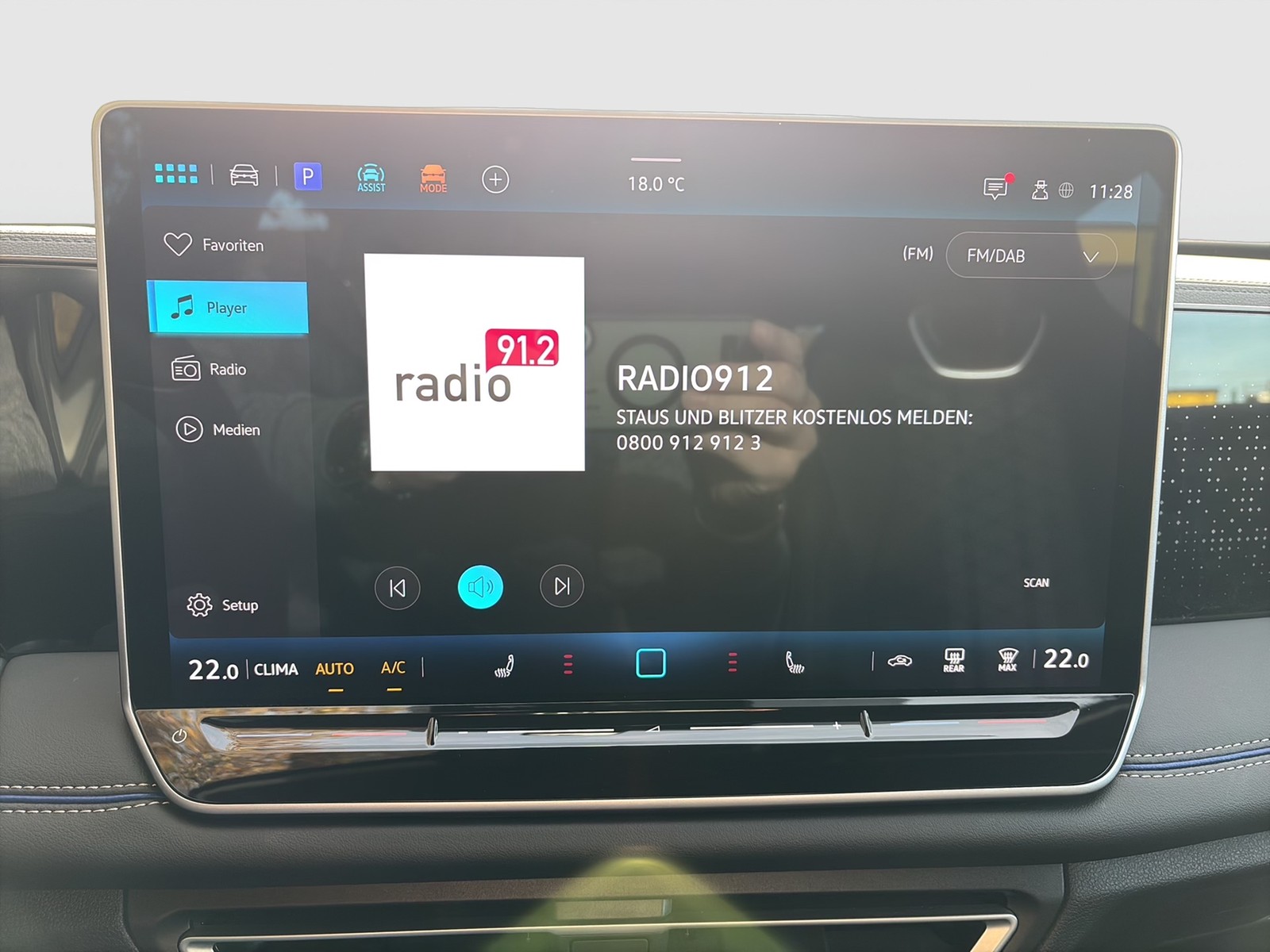 Volkswagen Tiguan 2.0 R-LINE 4X4 NEUES MODELL AHK CAM LM20