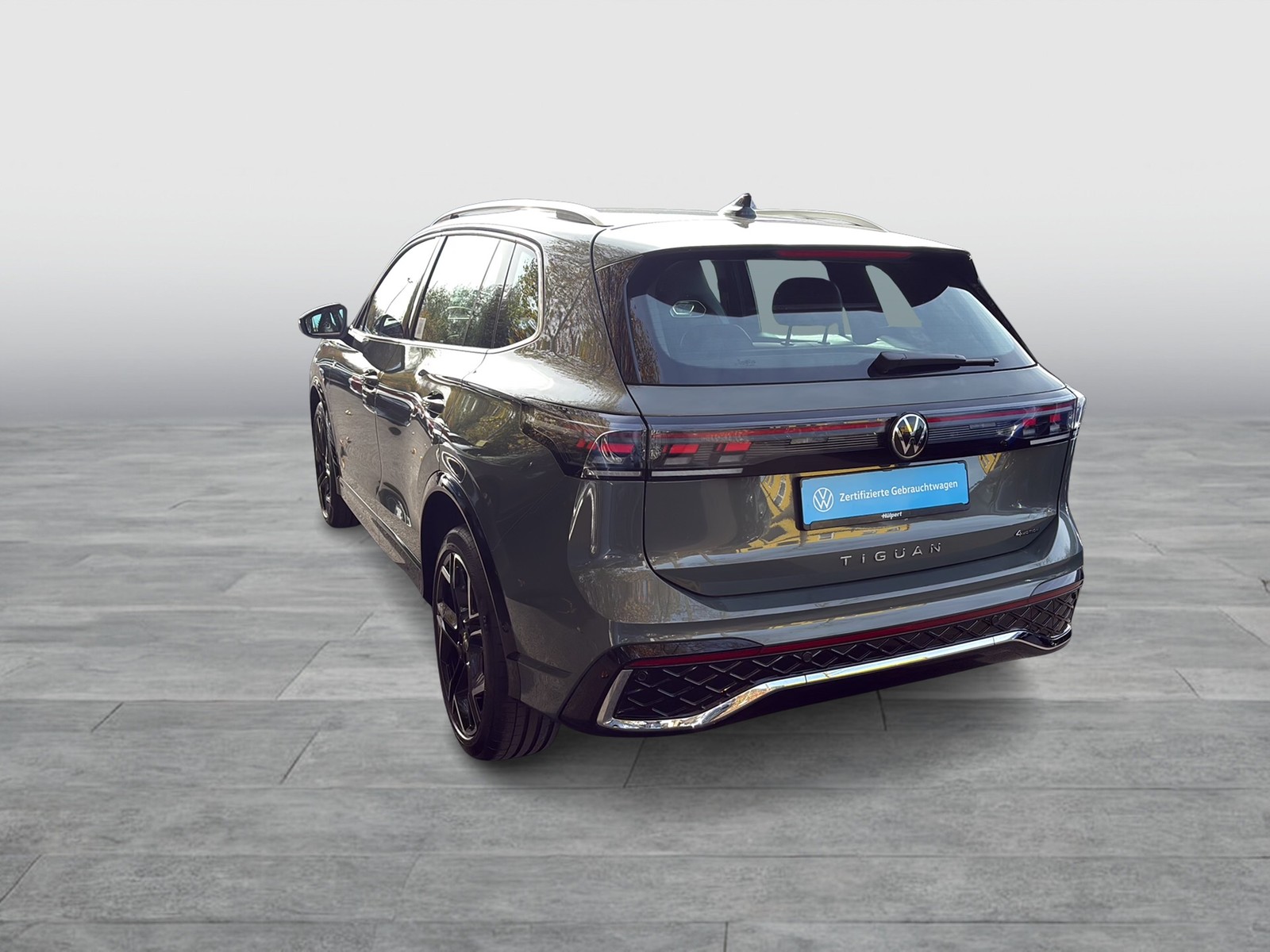 Volkswagen Tiguan 2.0 R-LINE 4X4 NEUES MODELL AHK CAM LM20