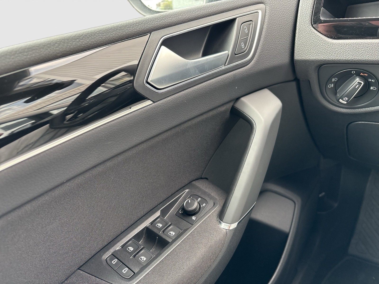 Volkswagen Touran 2.0 HIGHLINE STANDHZ. AHK ACC LM17 NAVI