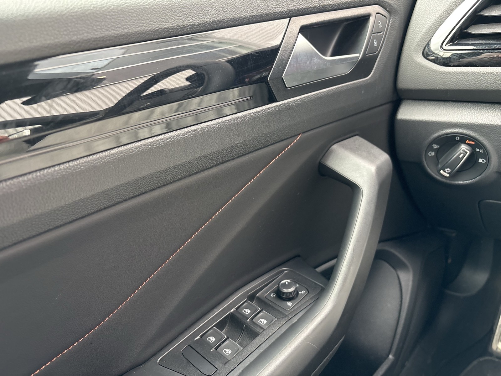 Volkswagen T-Roc Cabriolet 1.5 R-LINE EDITION KARMANN LEDER