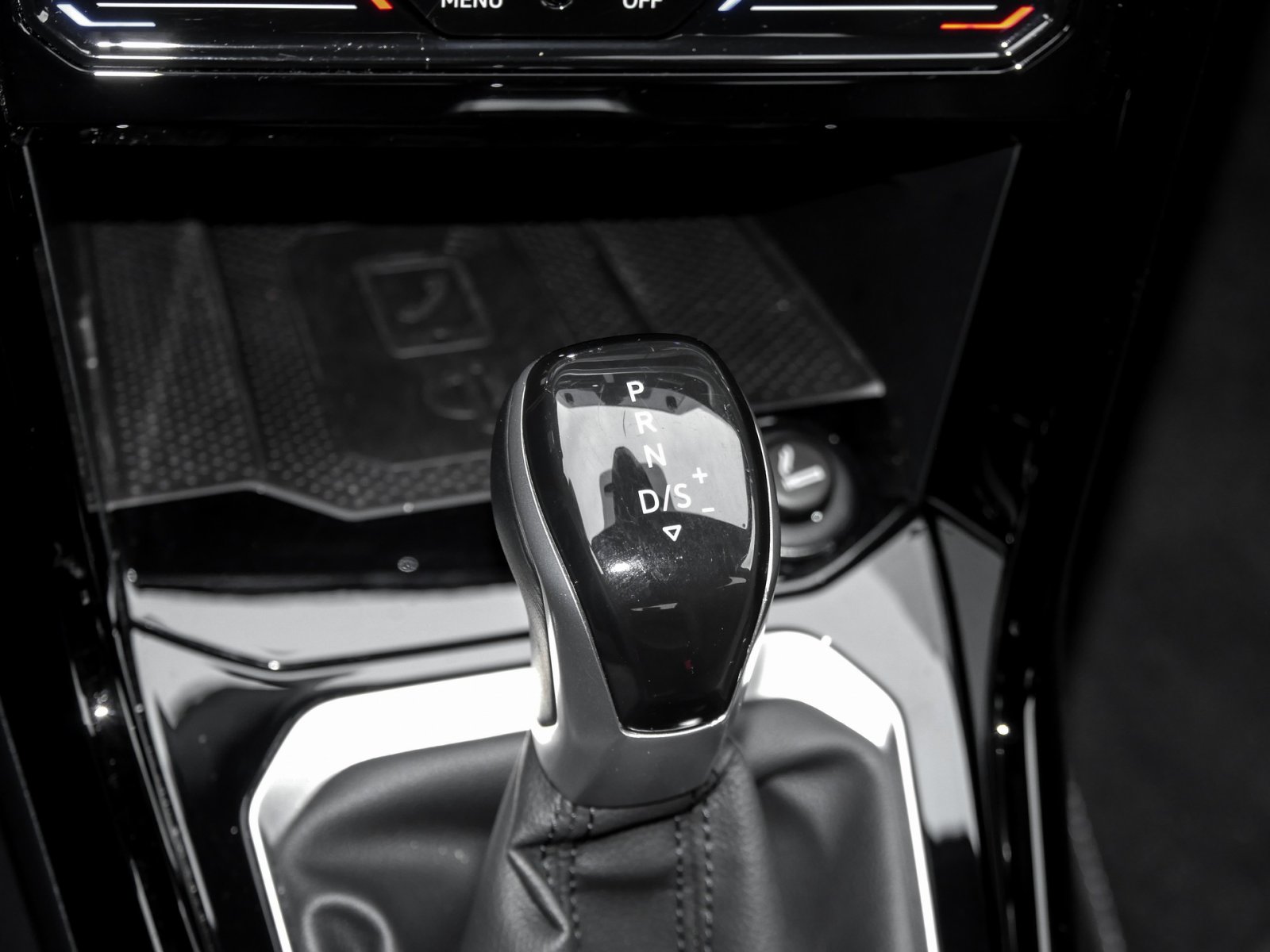 Volkswagen T-Roc 2.0 R-LINE AHK CAM ACC LM17 NAVI CARPLAY