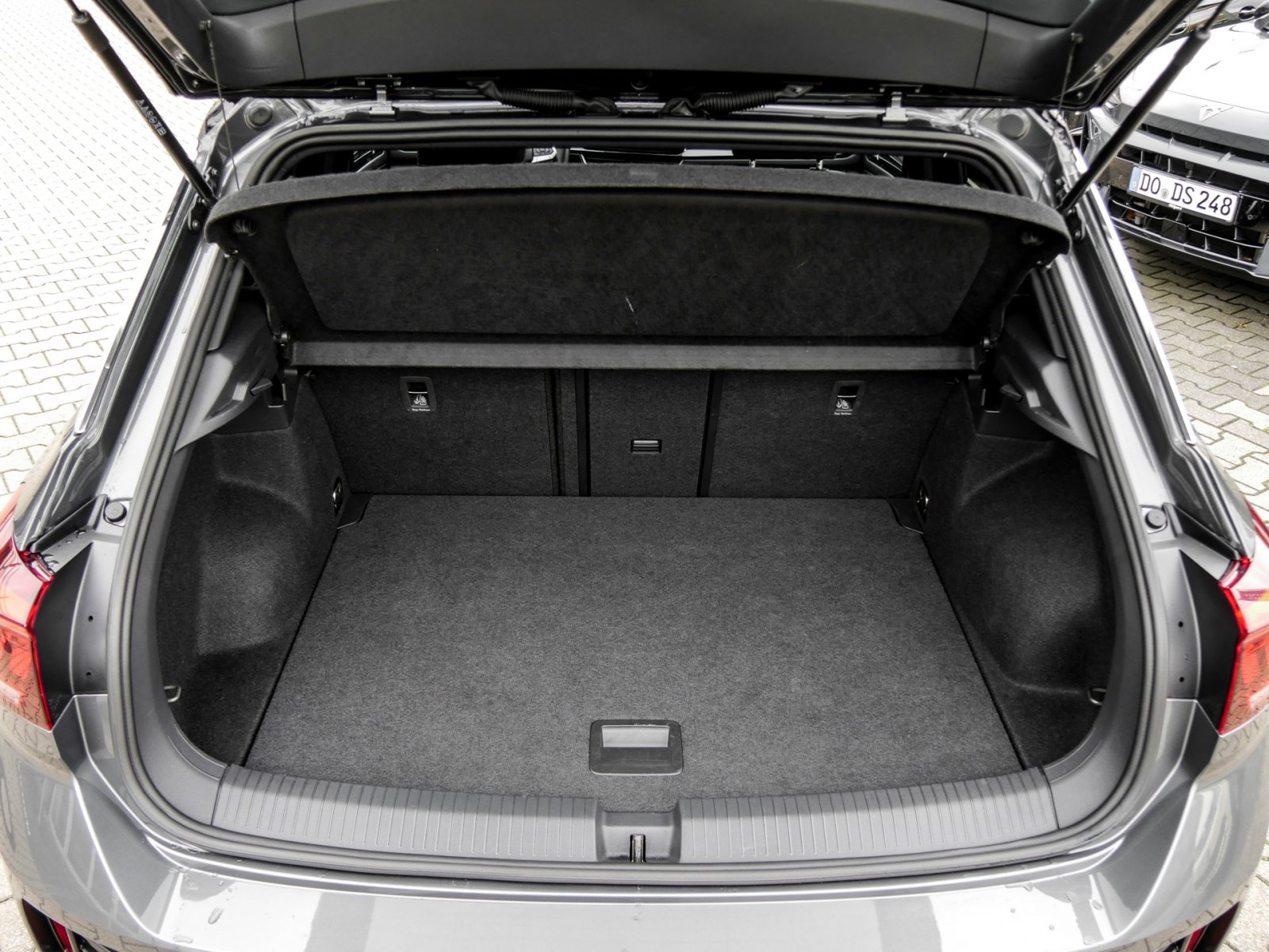 Volkswagen T-Roc 2.0 R-LINE AHK CAM ACC LM17 NAVI CARPLAY