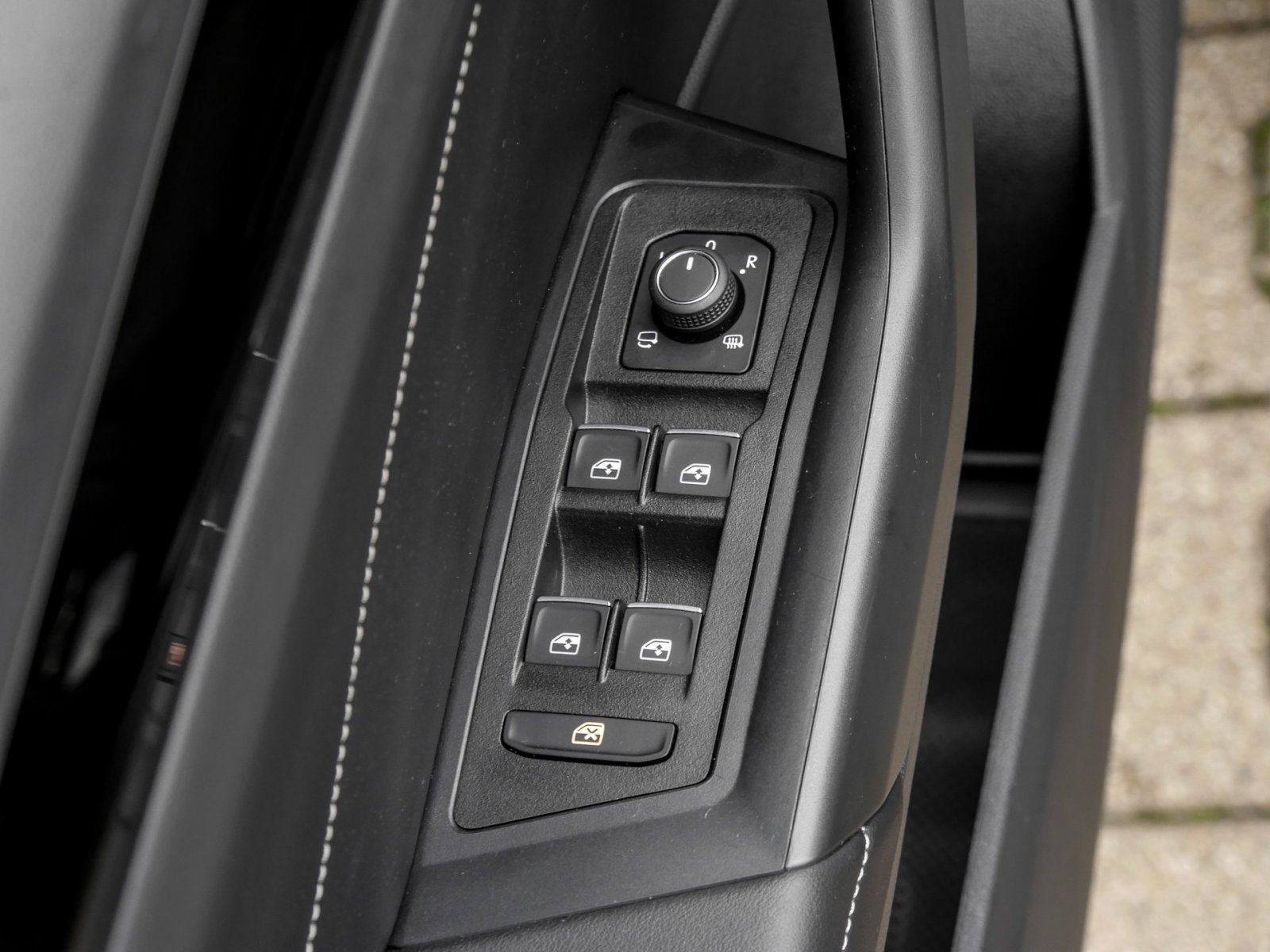 Volkswagen T-Roc 2.0 R-LINE AHK CAM ACC LM17 NAVI CARPLAY