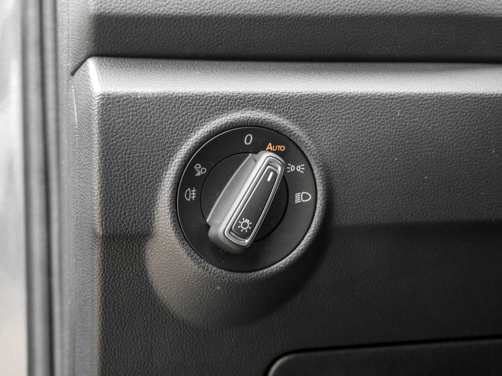 Volkswagen T-Roc 2.0 R-LINE AHK CAM ACC LM17 NAVI CARPLAY