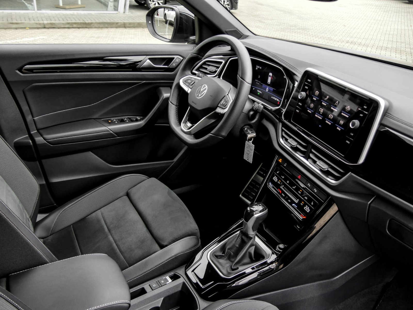 Volkswagen T-Roc 2.0 R-LINE AHK CAM ACC LM17 NAVI CARPLAY