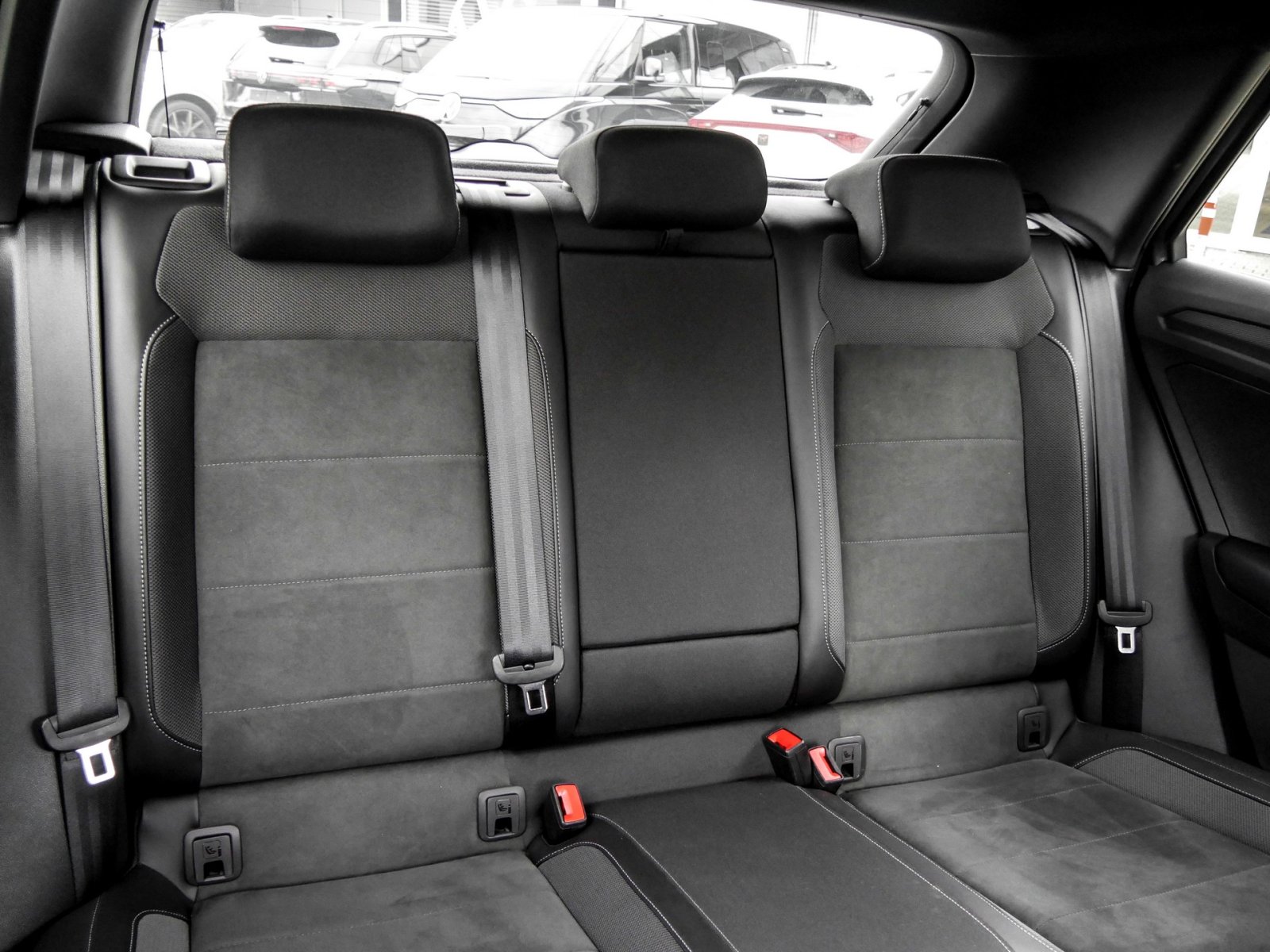 Volkswagen T-Roc 2.0 R-LINE AHK CAM ACC LM17 NAVI CARPLAY