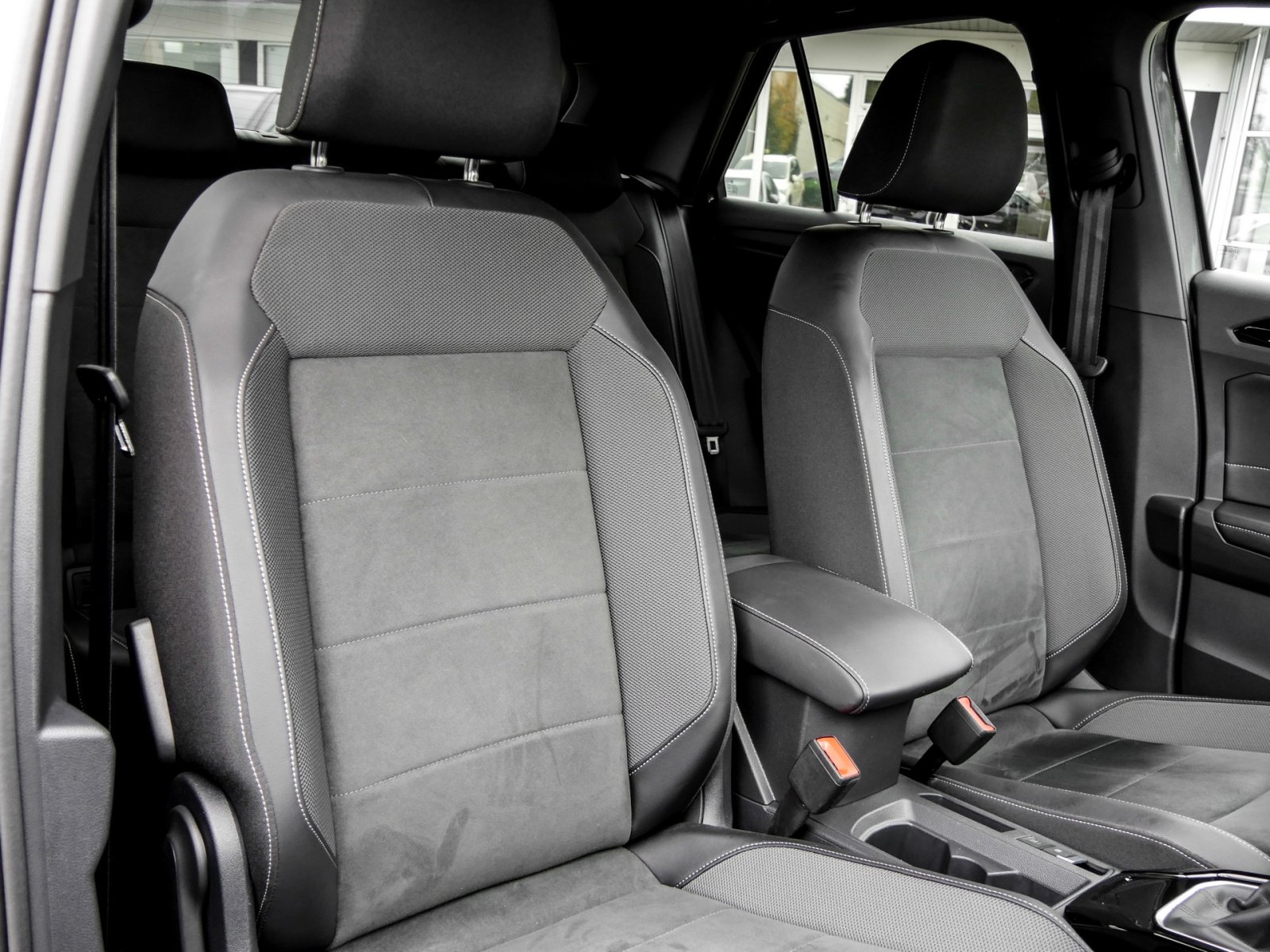 Volkswagen T-Roc 2.0 R-LINE AHK CAM ACC LM17 NAVI CARPLAY