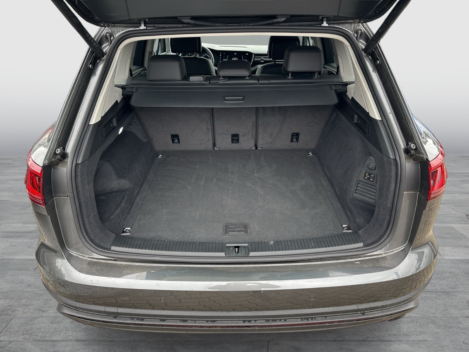 Volkswagen Touareg V6 4X4 LEDER AHK CAM ACC LM19 NAVI