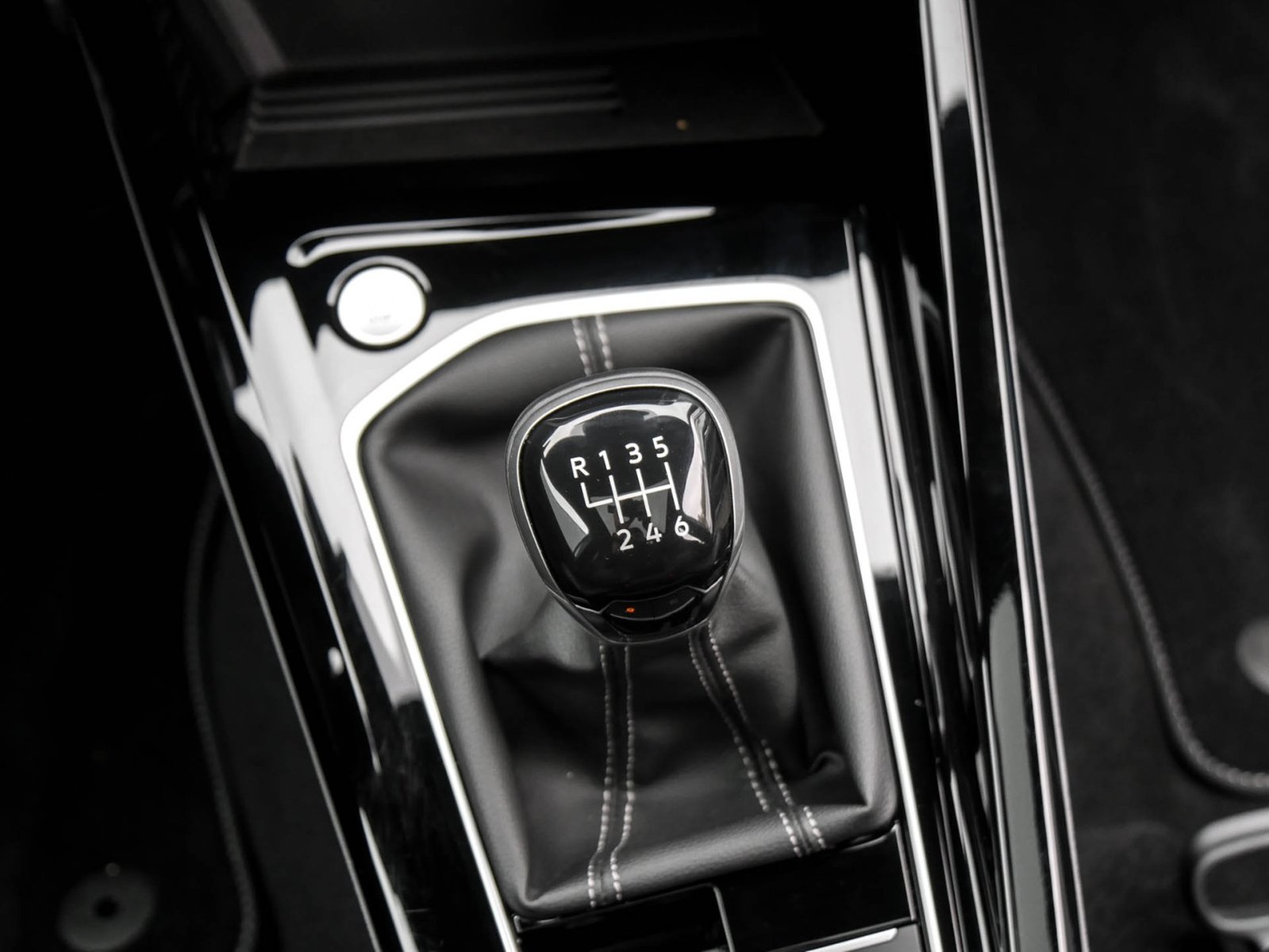 Volkswagen Golf Variant VIII 1.5 R-LINE FACELIFT PANO CAM