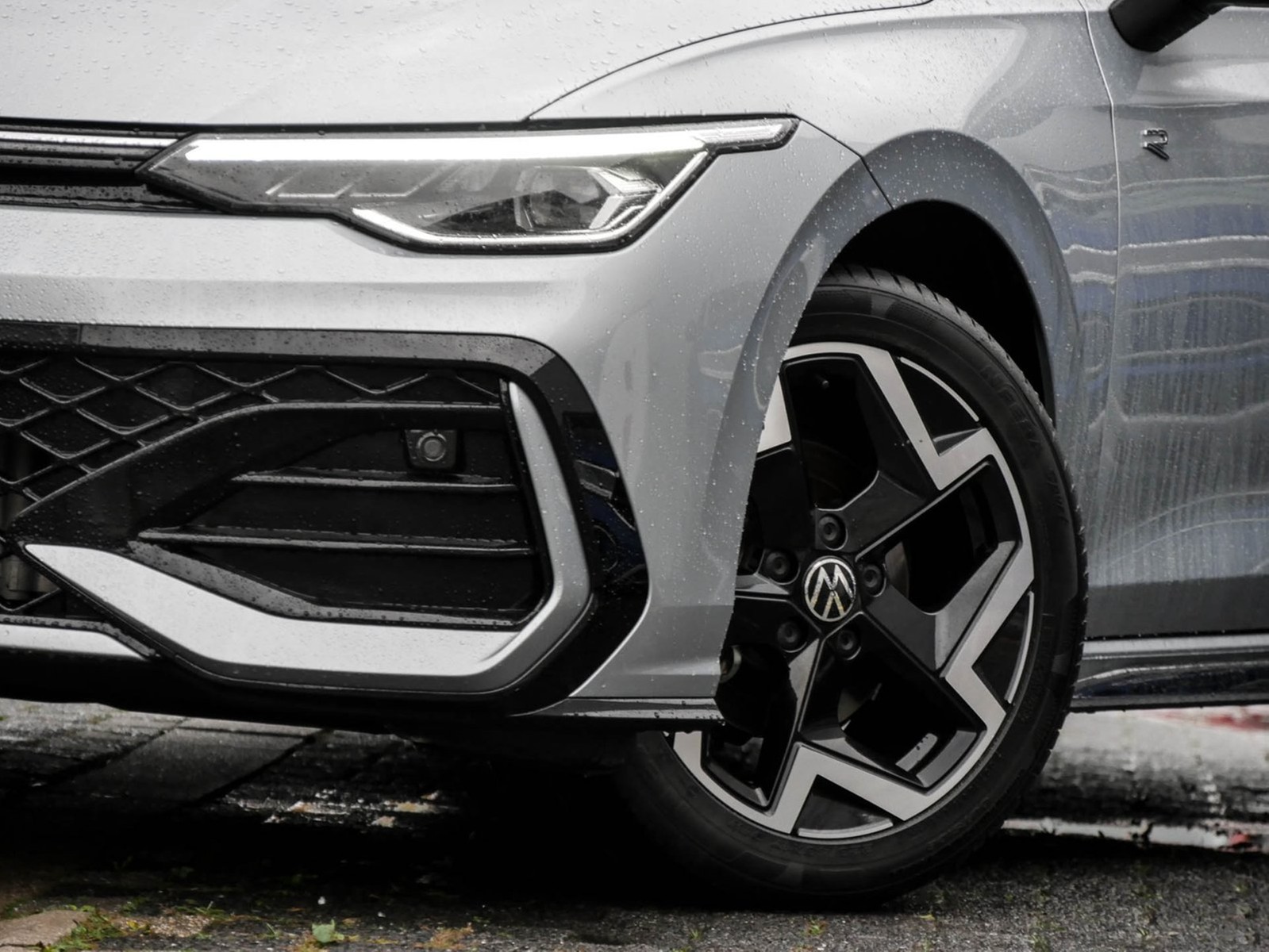 Volkswagen Golf Variant VIII 1.5 R-LINE FACELIFT PANO CAM