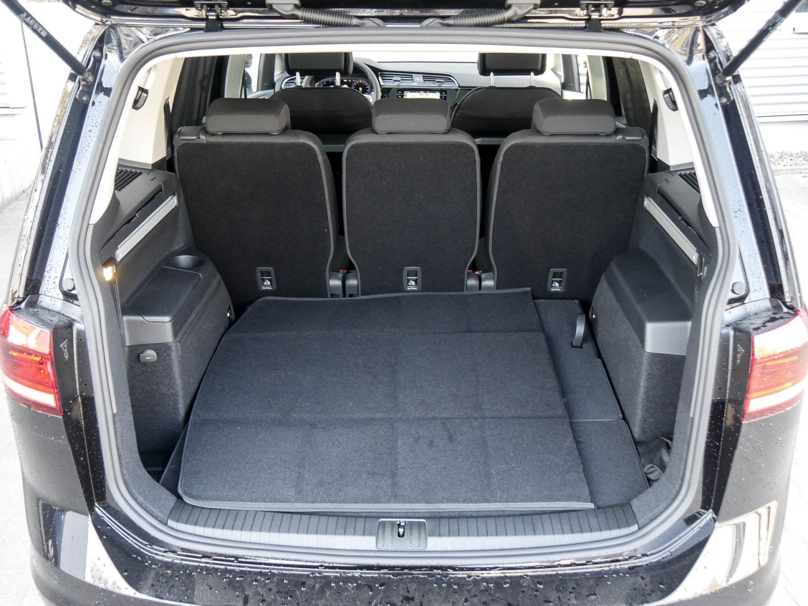 Volkswagen Touran 2.0 TDI HIGHLINE DSG STANDHZG AHK 7SITZE