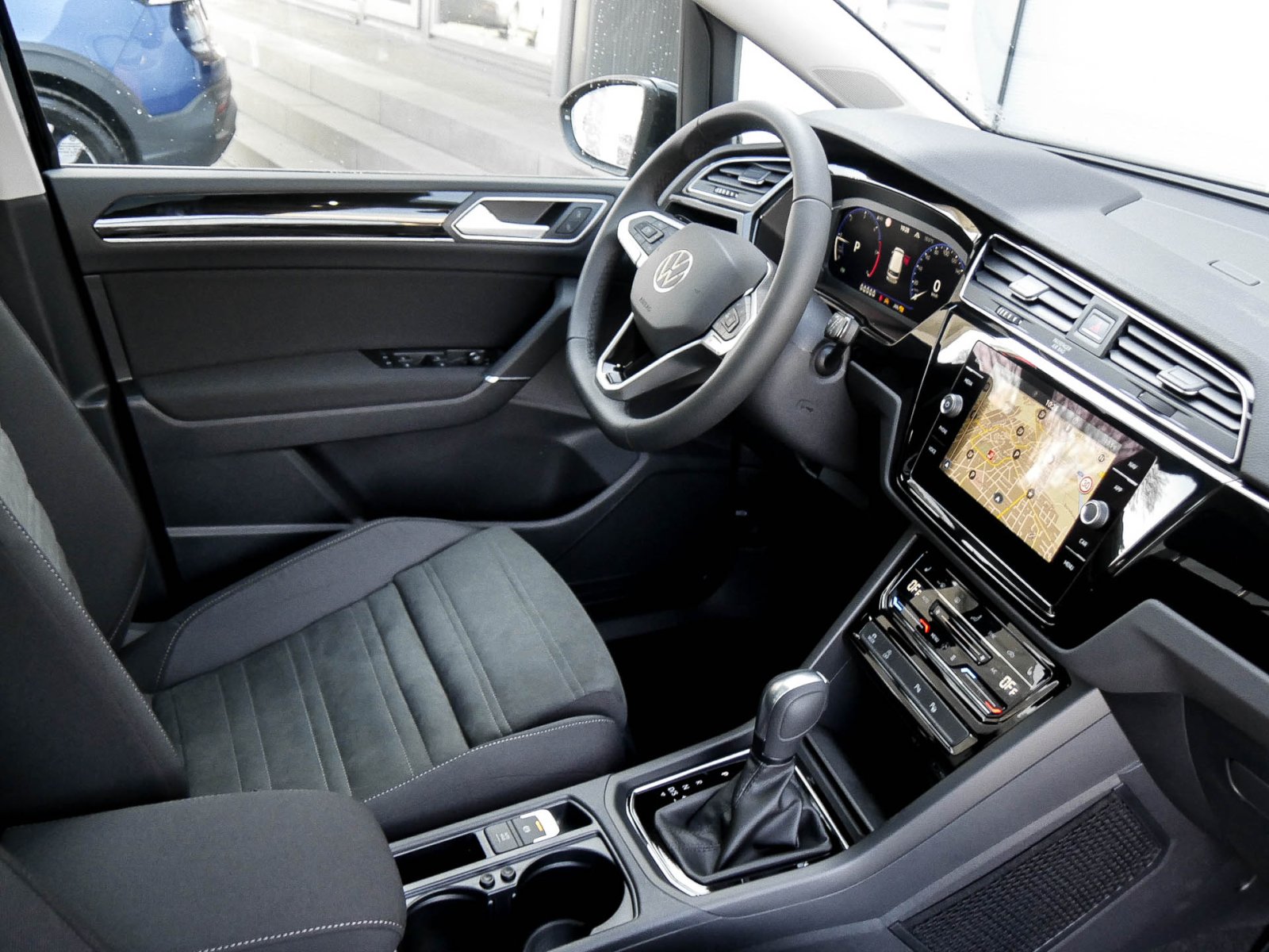 Volkswagen Touran 2.0 TDI HIGHLINE DSG STANDHZG AHK 7SITZE