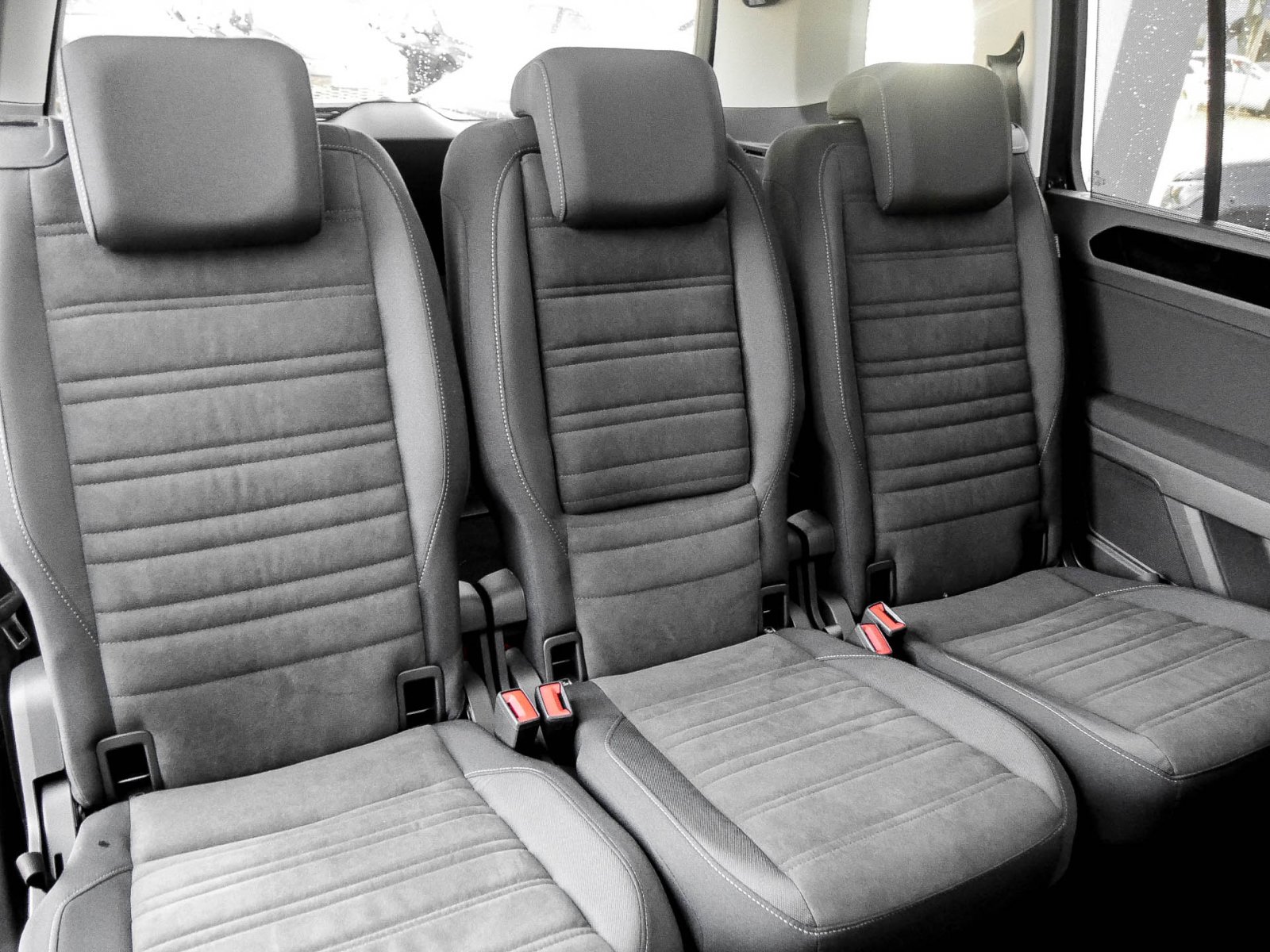 Volkswagen Touran 2.0 TDI HIGHLINE DSG STANDHZG AHK 7SITZE