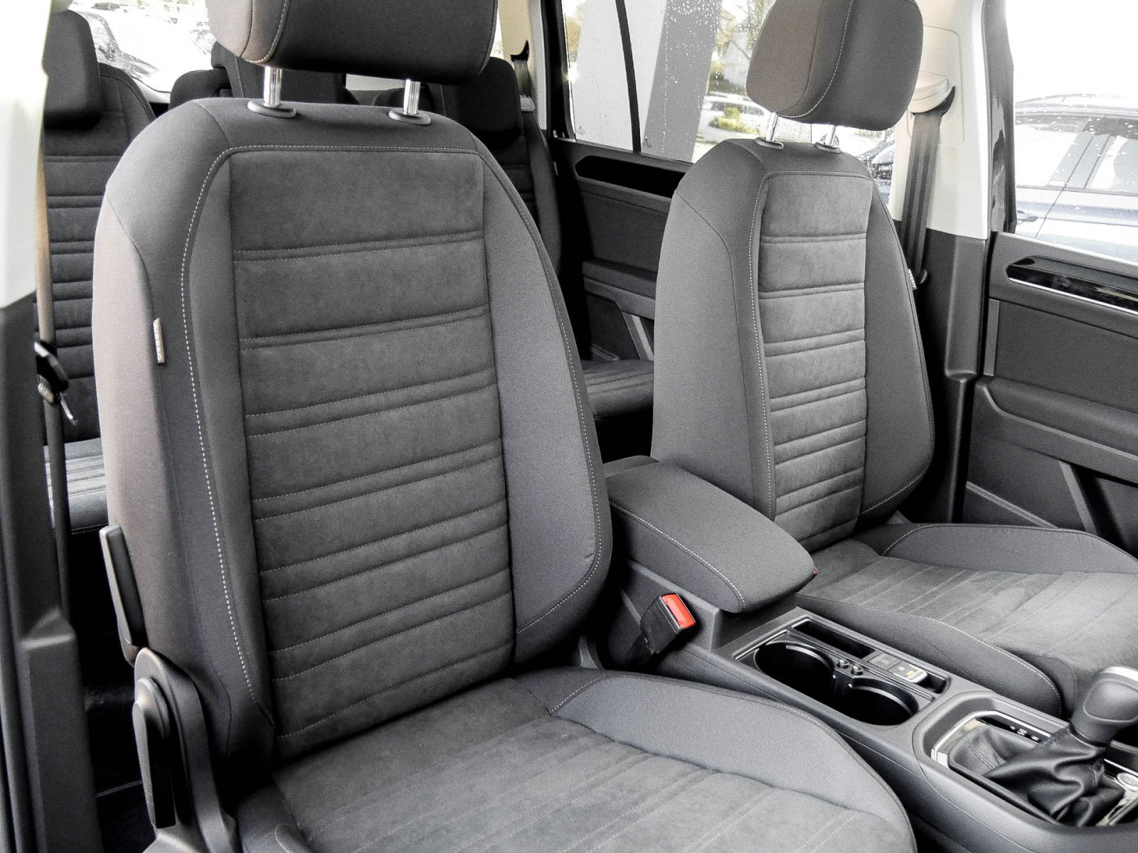 Volkswagen Touran 2.0 TDI HIGHLINE DSG STANDHZG AHK 7SITZE
