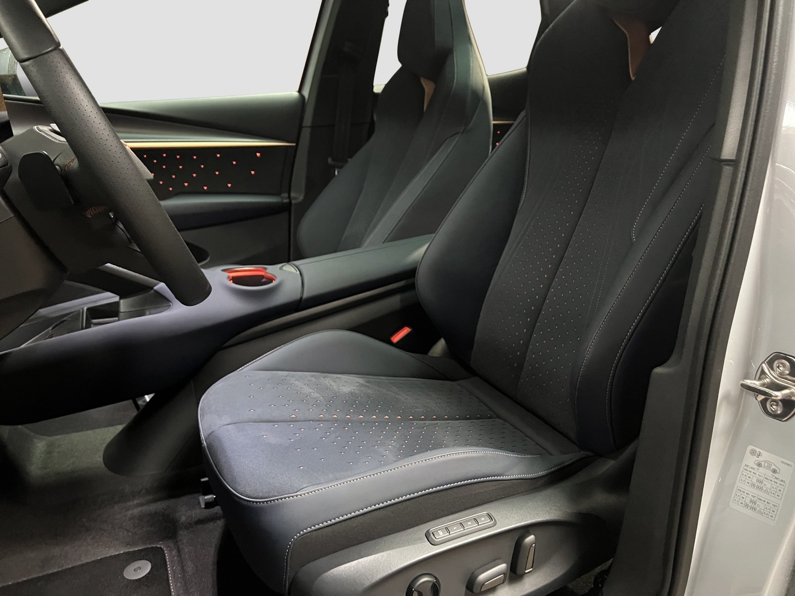 Cupra Tavascan VZ 4X4 WÄRMEPUMPE PANO 360°CAM ACC LM21