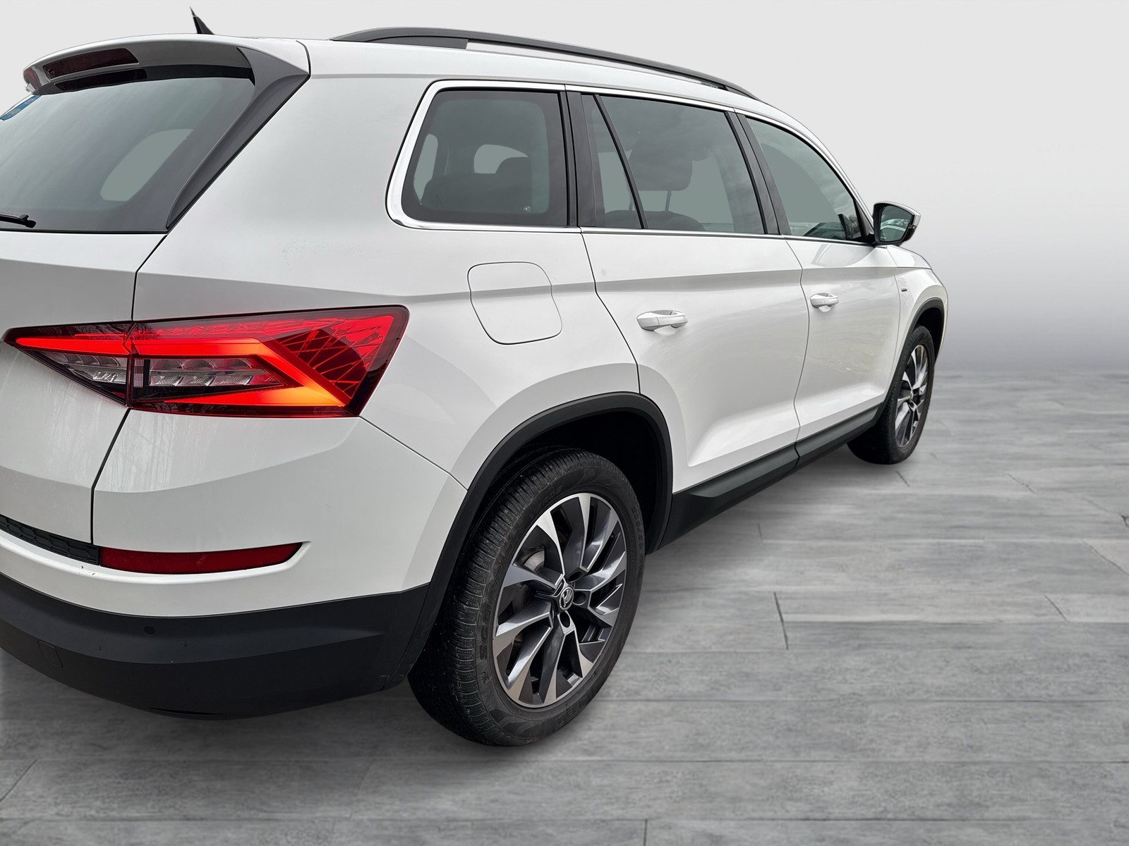 Skoda Kodiaq 1.5 DRIVE 125 AHK ACC ALU19 eKLAPPE NAVI