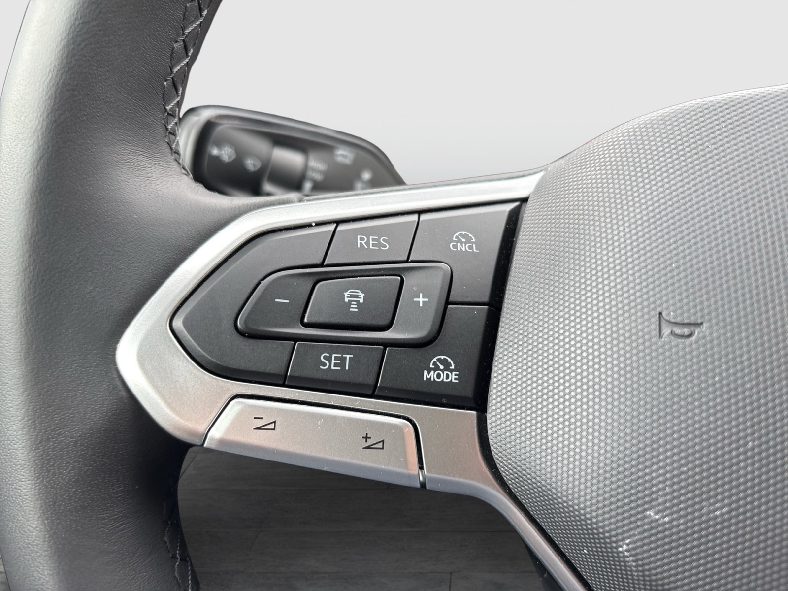 Volkswagen Tayron 1.5 HYBRID ELEGANCE 360°CAM ACC LM18 NAVI