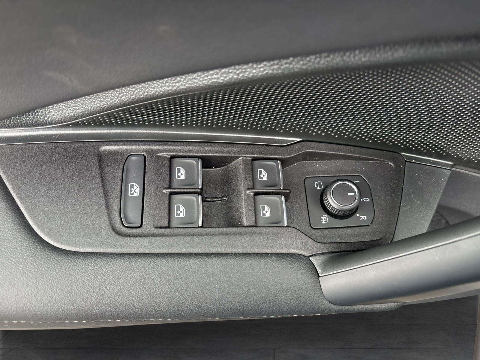 Volkswagen Tayron 1.5 HYBRID ELEGANCE 360°CAM ACC LM18 NAVI