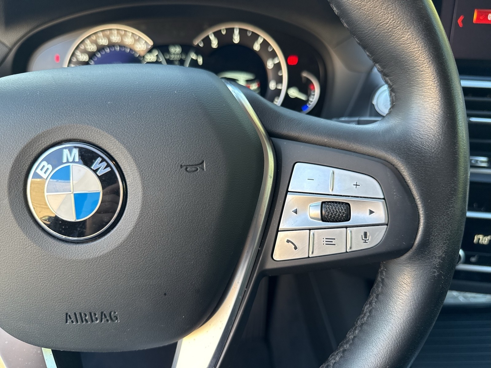 BMW X3 20 i xLine 4X4 LEDER STANDHZ AHK CAM ALU19"