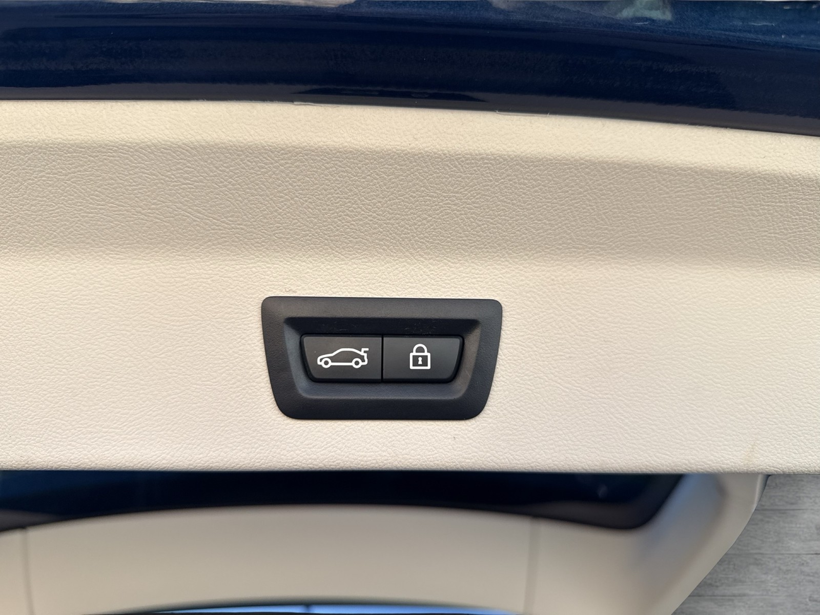 BMW X3 20 i xLine 4X4 LEDER STANDHZ AHK CAM ALU19"