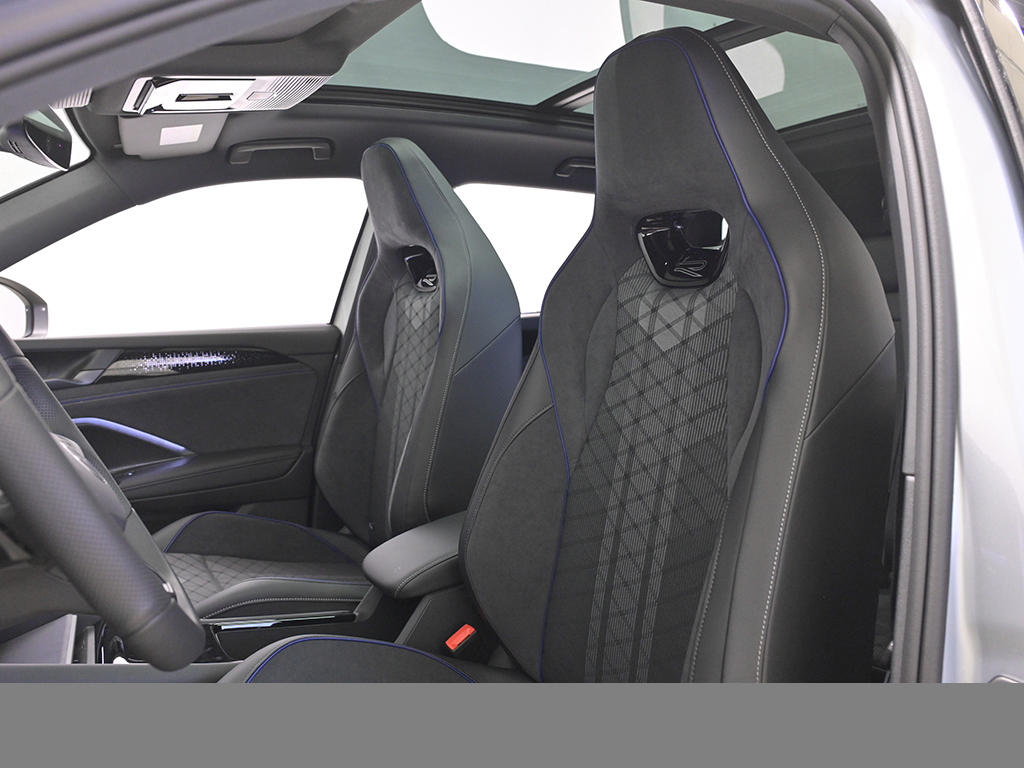 Volkswagen Tayron 2.0 TDI R-LINE 4MOTION DSG BLACKSTYLE PANO 7-SITZE STANDHZG