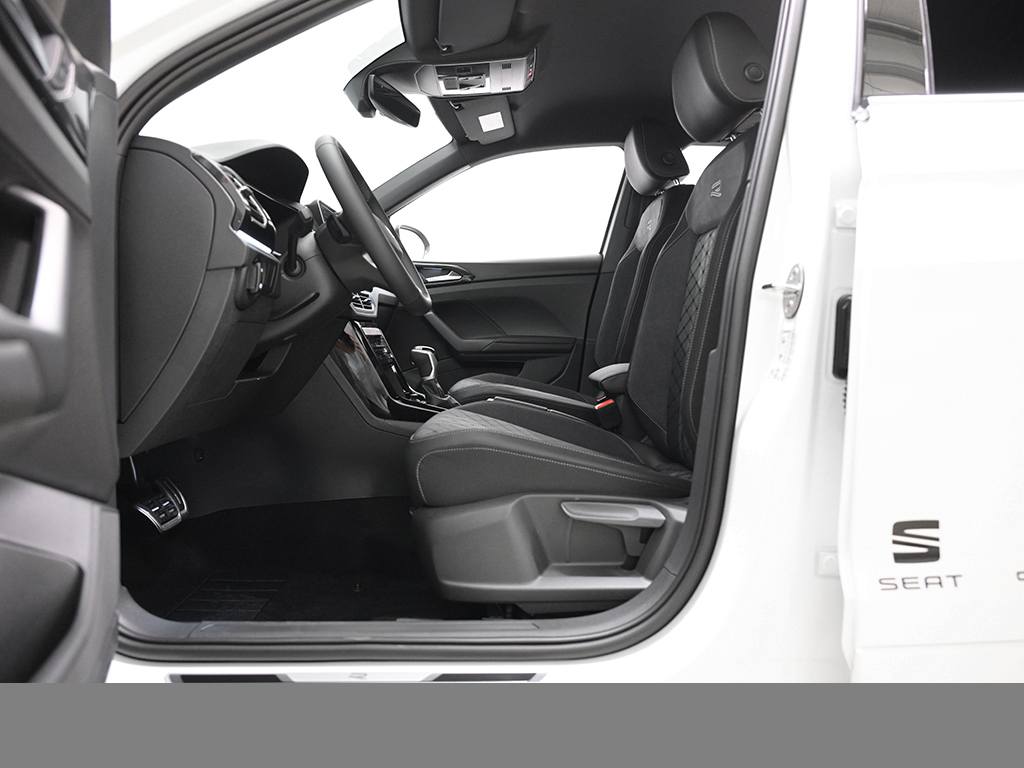 Volkswagen T-Cross 1.5 TSI R-LINE DSG ALLWETTERREIFEN AHK NAVI-PRO CAM