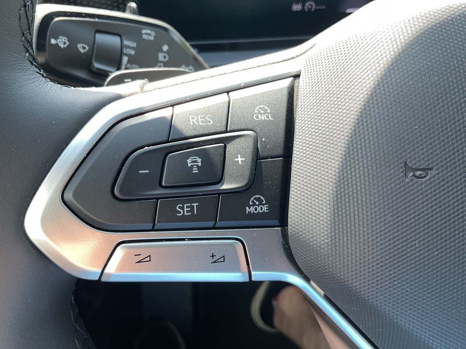 Volkswagen Tiguan 2.0 LIFE 4X4 STANDHZ. AHK 360CAM HDMATRIX