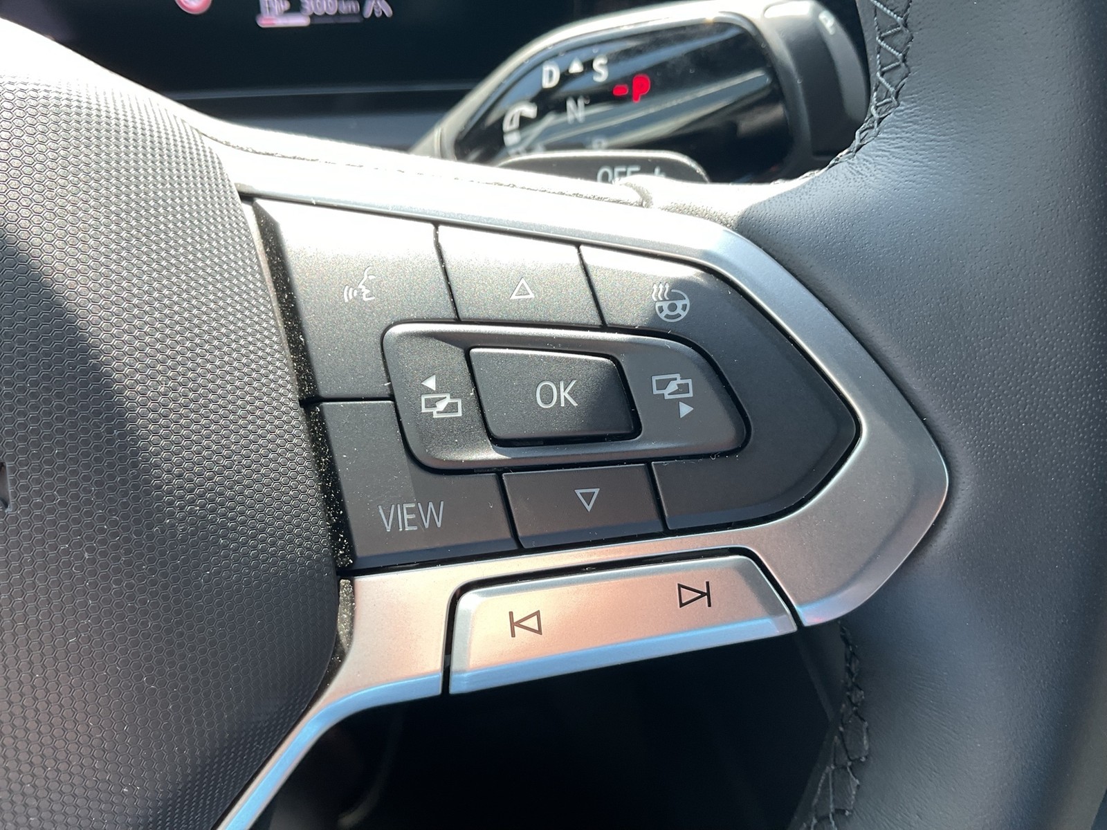 Volkswagen Tiguan 2.0 LIFE 4X4 STANDHZ. AHK 360CAM HDMATRIX
