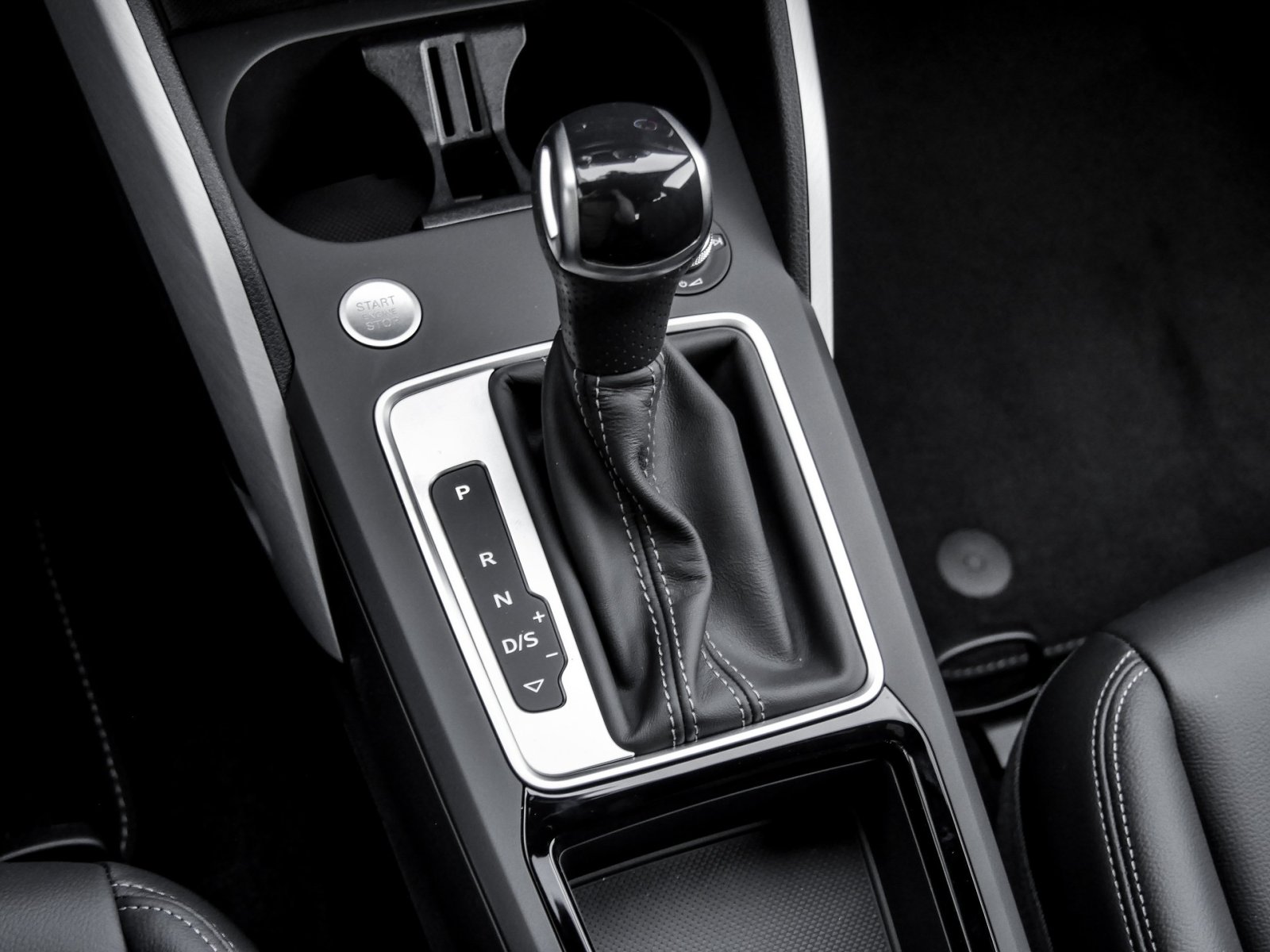 Audi Q2 35 TFSI S tronic S line MatrixLED+Blackoptik+Kamera+Sound