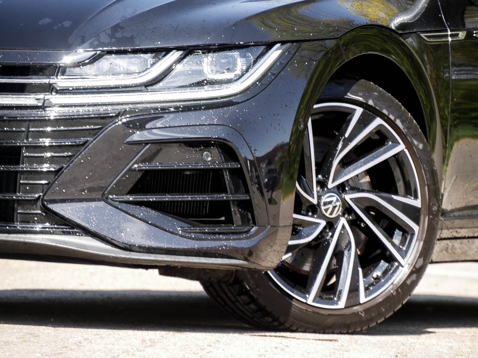 Volkswagen Arteon Shooting Brake 2.0 R 4X4 LEDER AHK LM19