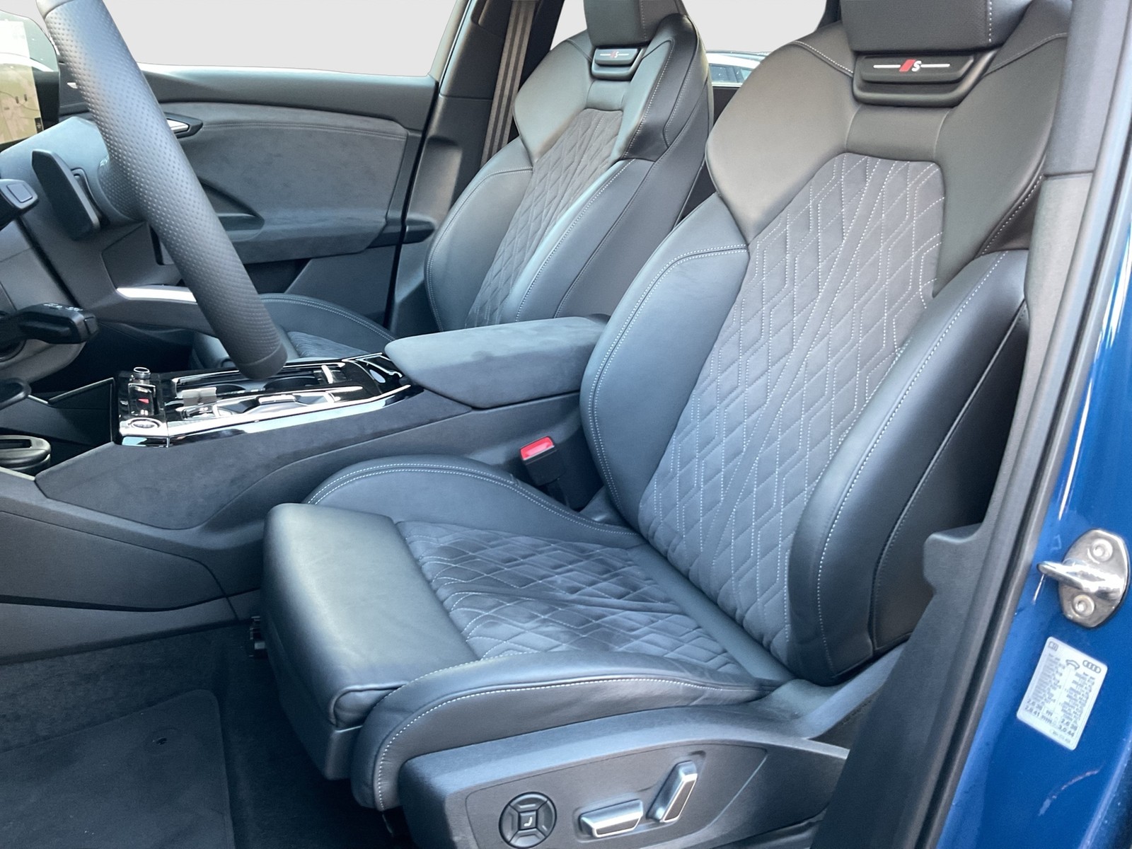 Audi Q6 e-tron performance S LINE AHK B&O 360CAM LM21