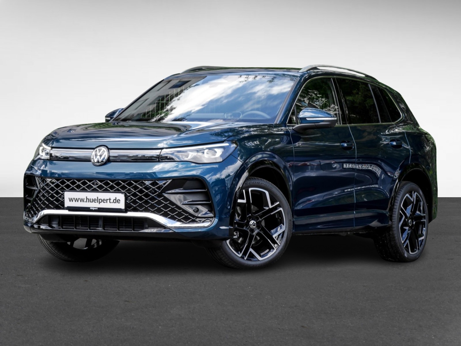 Volkswagen Tiguan 1.5 R-LINE DSG PANO eKLAPPE AHK NAVIPRO