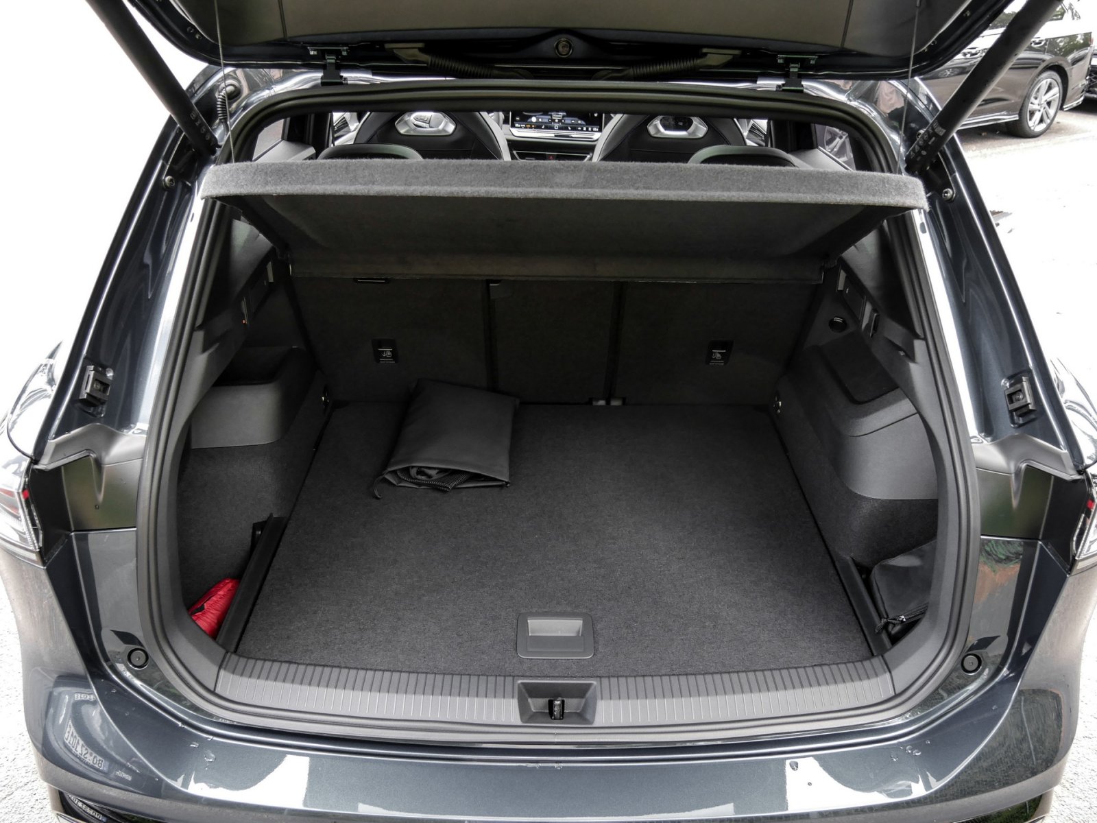 Volkswagen Tiguan 1.5 R-LINE DSG PANO eKLAPPE AHK NAVIPRO
