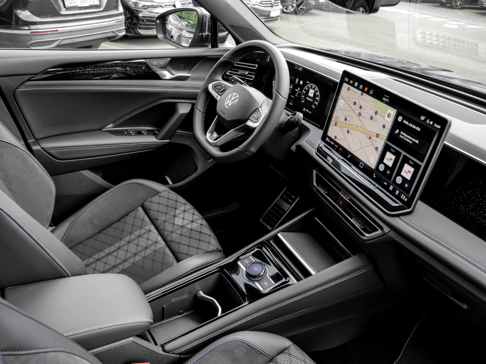 Volkswagen Tiguan 1.5 R-LINE DSG PANO eKLAPPE AHK NAVIPRO