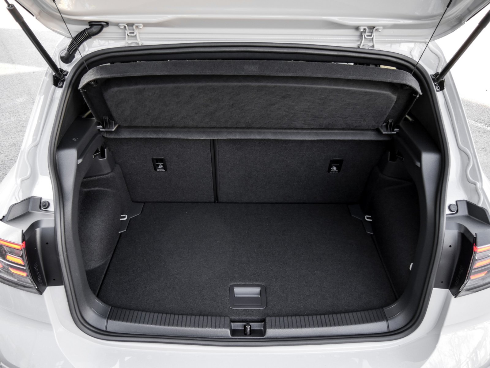 Volkswagen T-Cross 1.5 R-LINE DSG NAVI AHK CAM MATRIXLED