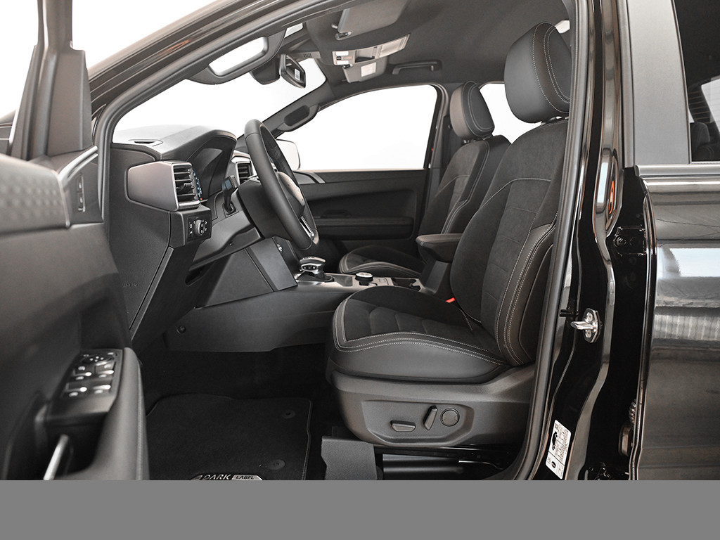 Volkswagen Amarok 3.0 DARK LABEL DC 4MOTION AHK MATRIXLED