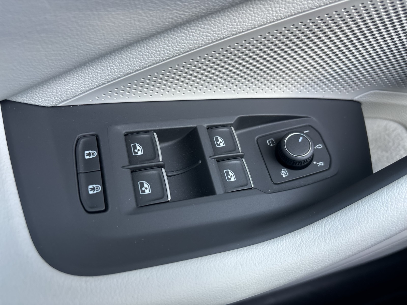 Volkswagen Passat Variant 2.0 ELEGANCE 4X4 NEUES MODELL AHK