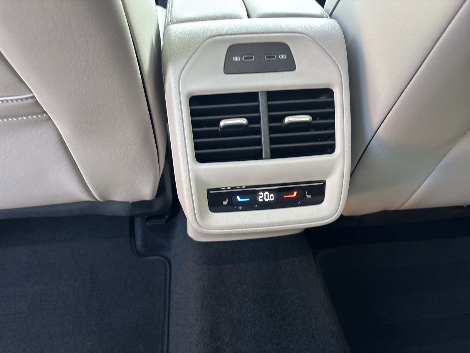 Volkswagen Passat Variant 2.0 ELEGANCE 4X4 NEUES MODELL AHK